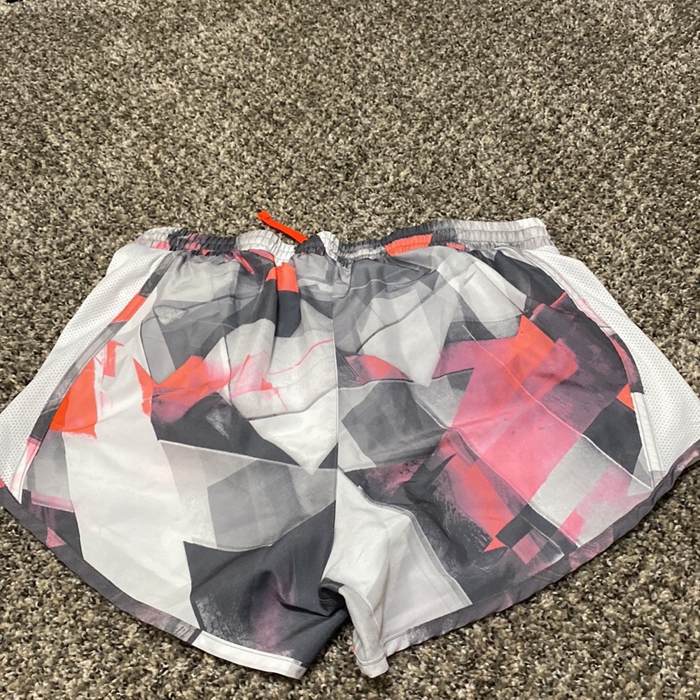 Athletic shorts - Picture 2 of 3
